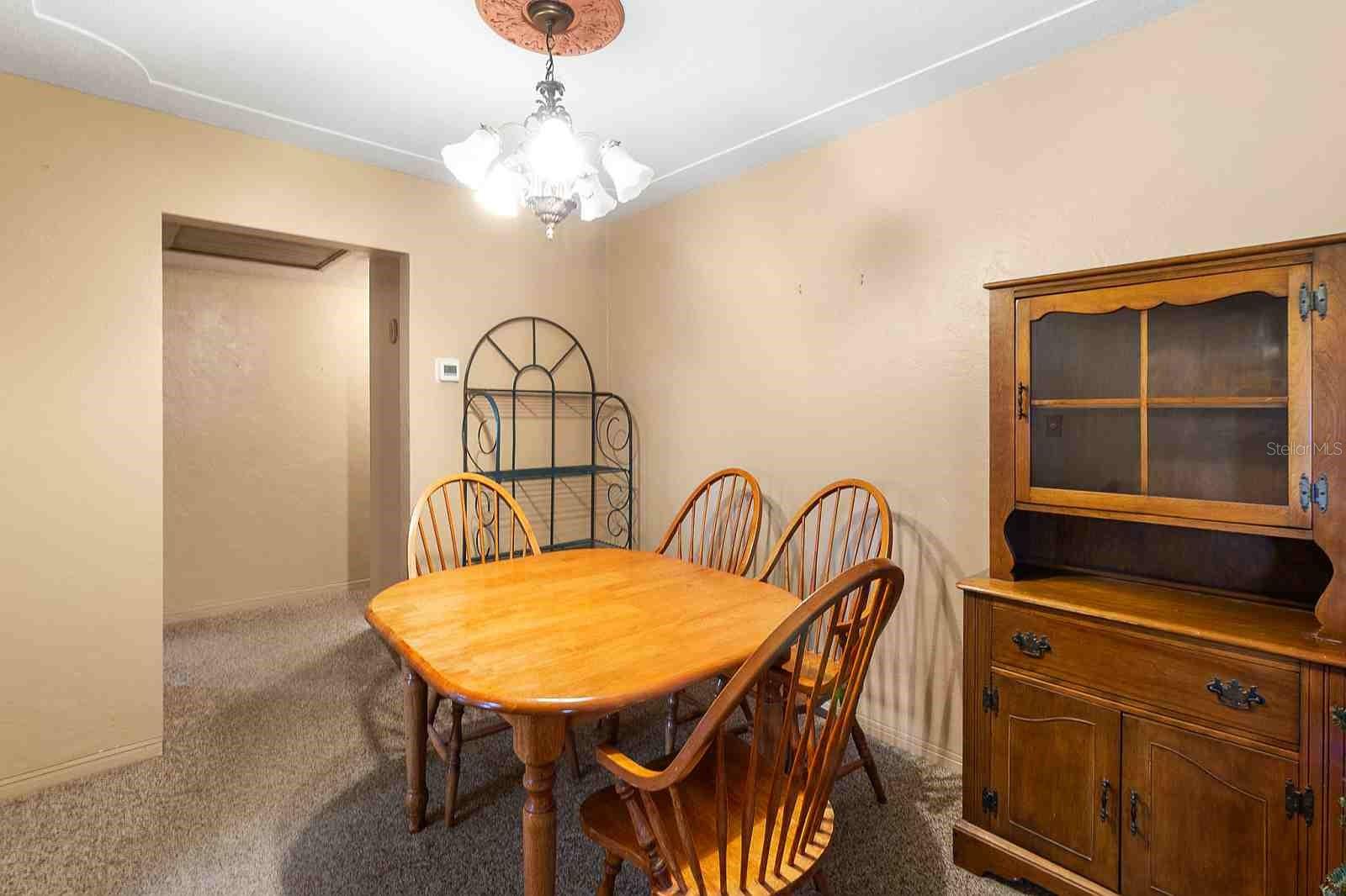 ESQUIRE MANOR - Residential