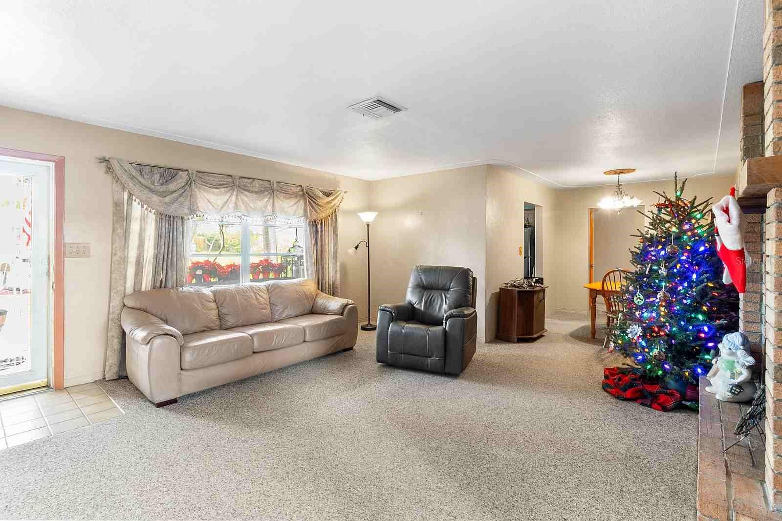 ESQUIRE MANOR - Residential