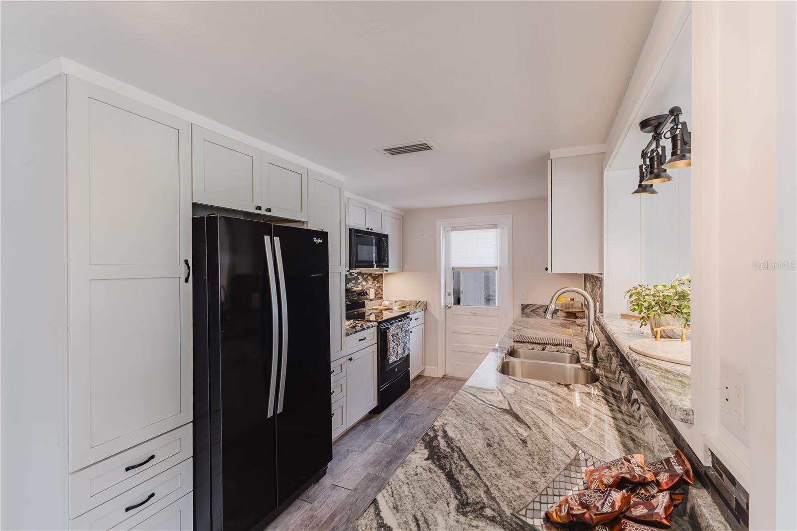 CIRCLE WOODS OF VENICE 1 - Residential