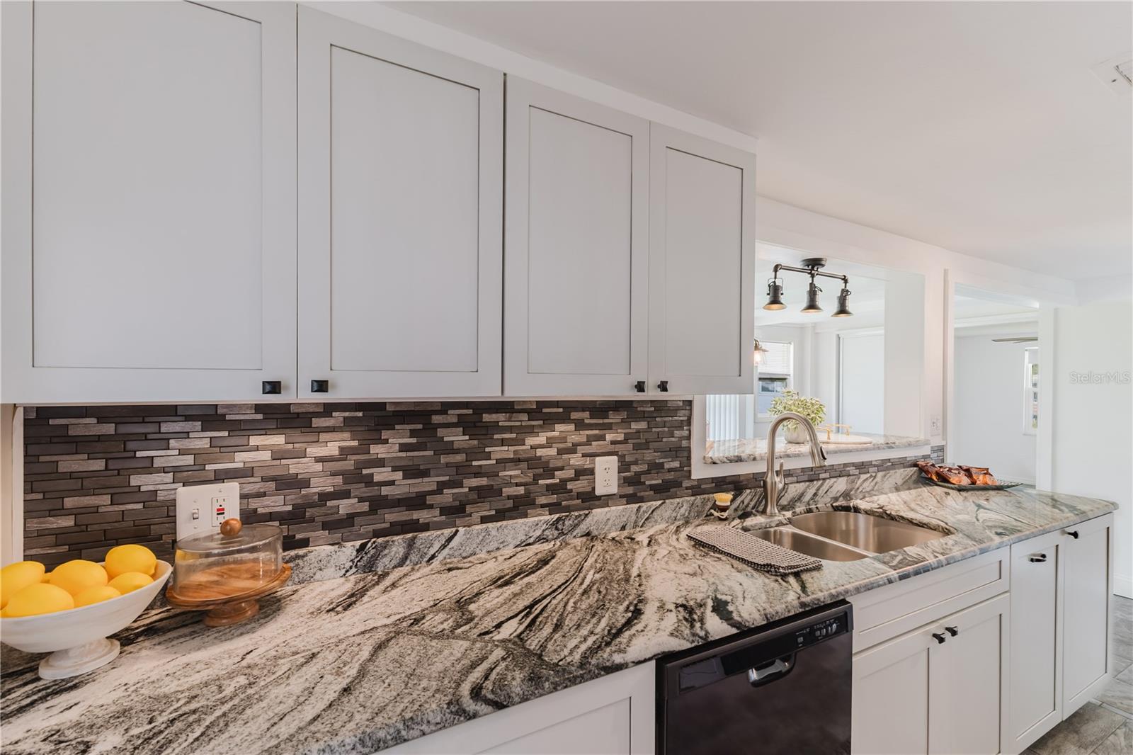 CIRCLE WOODS OF VENICE 1 - Residential