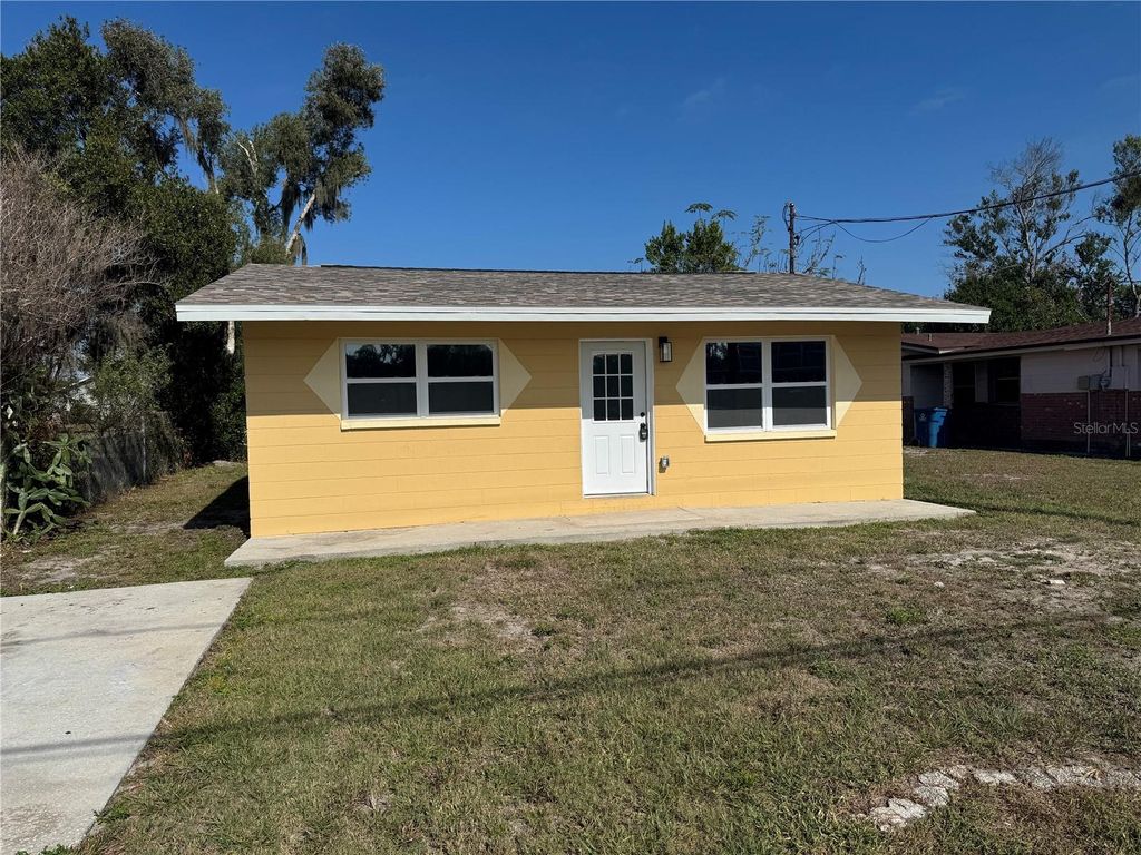 Photo of 804 SE 5th Street, Mulberry, FL 33860 (MLS # L4957860)
