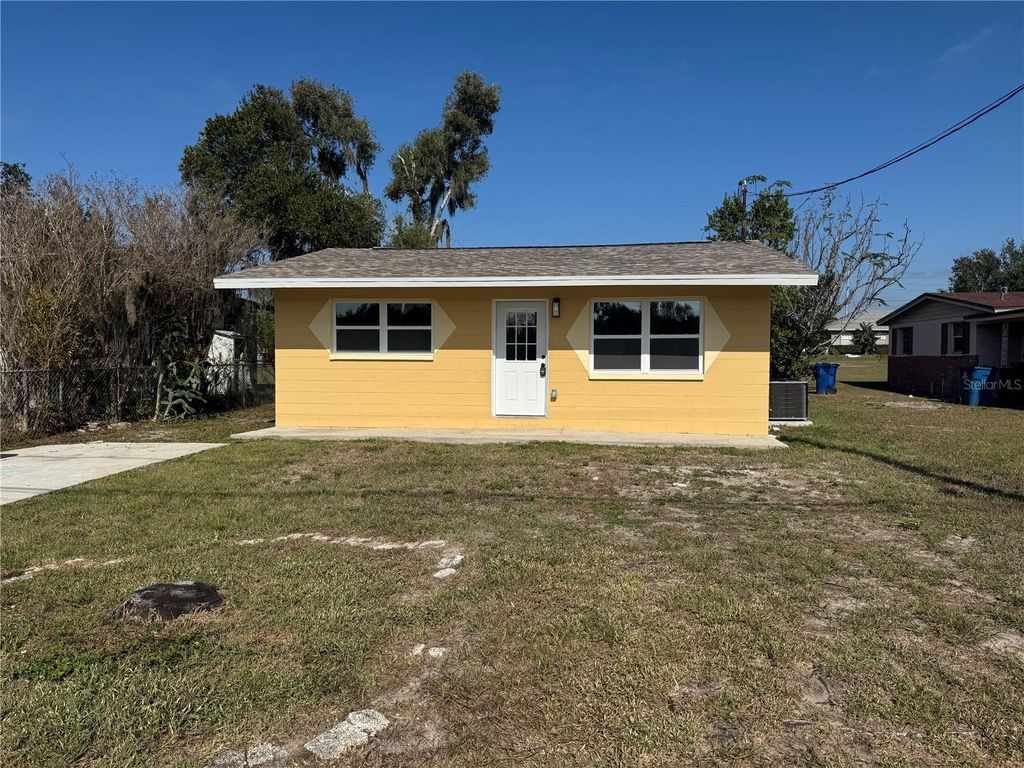 Photo of 804 SE 5th Street, Mulberry, FL 33860 (MLS # L4957860)
