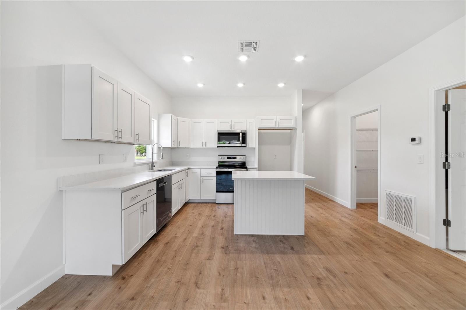 LINCOLN PARK SUB - Residential