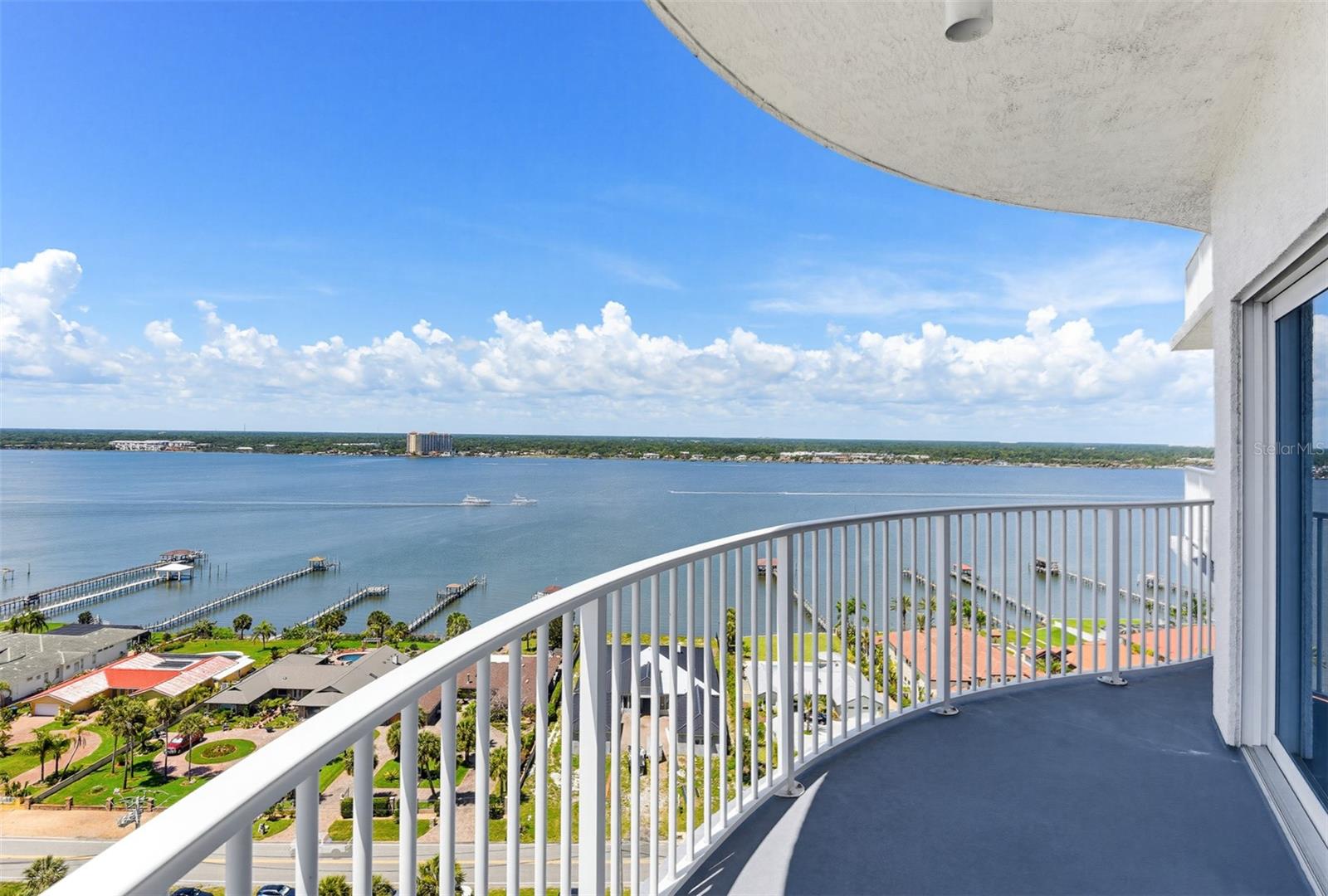 2 OCEANS WEST BOULEVARD 1702