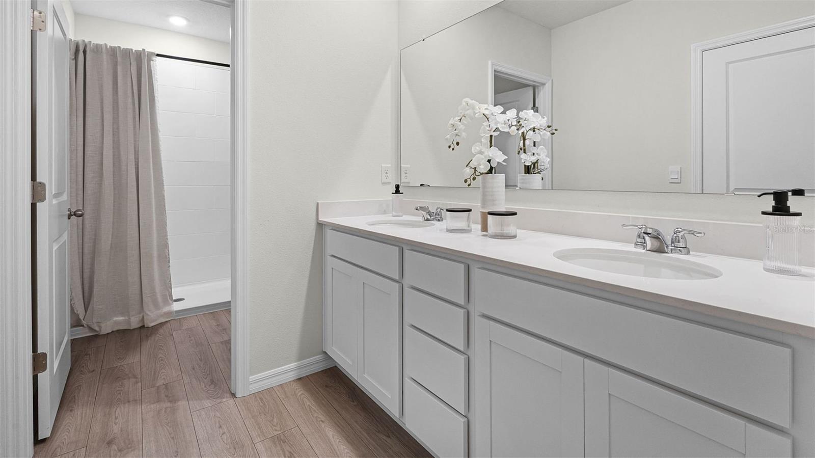 NONA WEST - Residential