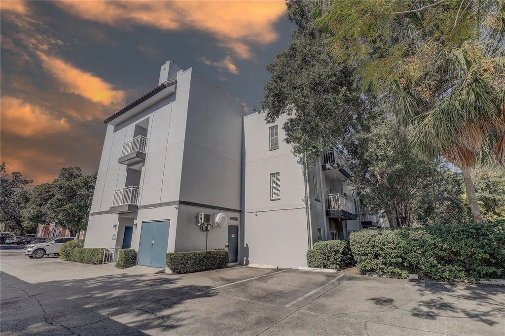 Photo of 2314 S Clewis Court #204, Tampa, FL 33629 (MLS # TB8446767)