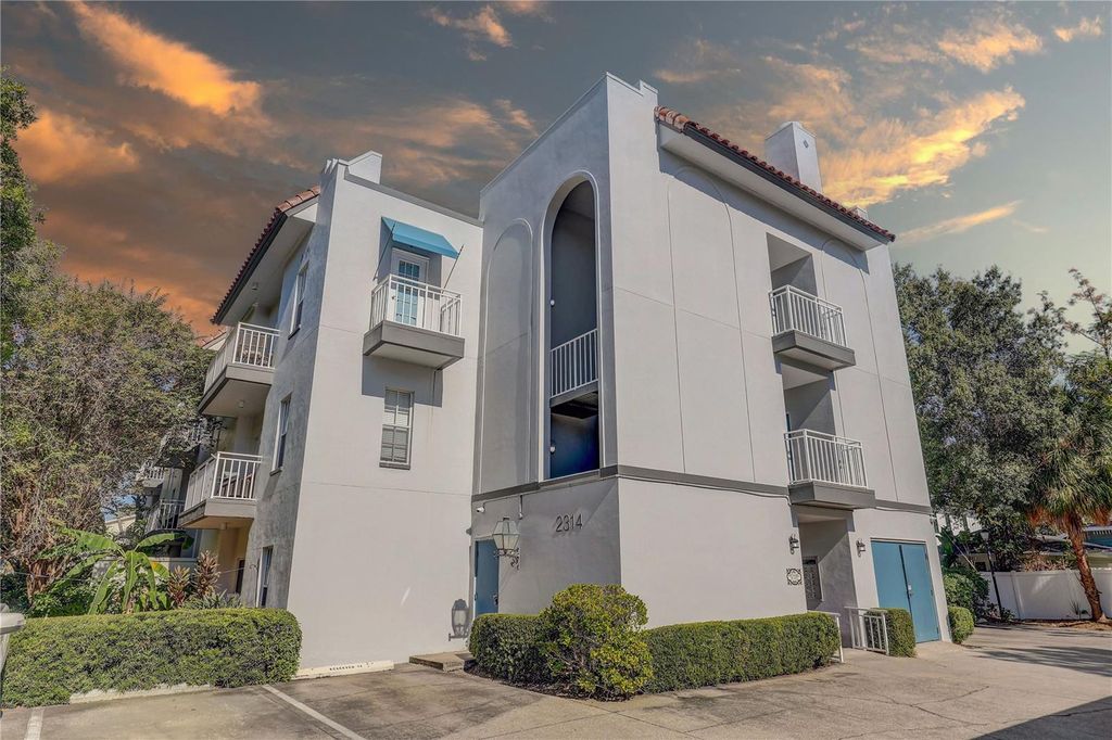 Photo of 2314 S Clewis Court #204, Tampa, FL 33629 (MLS # TB8446767)