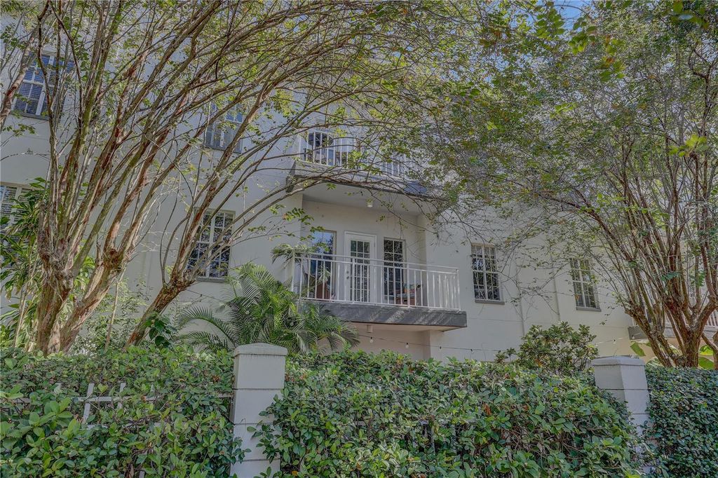 Photo of 2314 S Clewis Court #204, Tampa, FL 33629 (MLS # TB8446767)