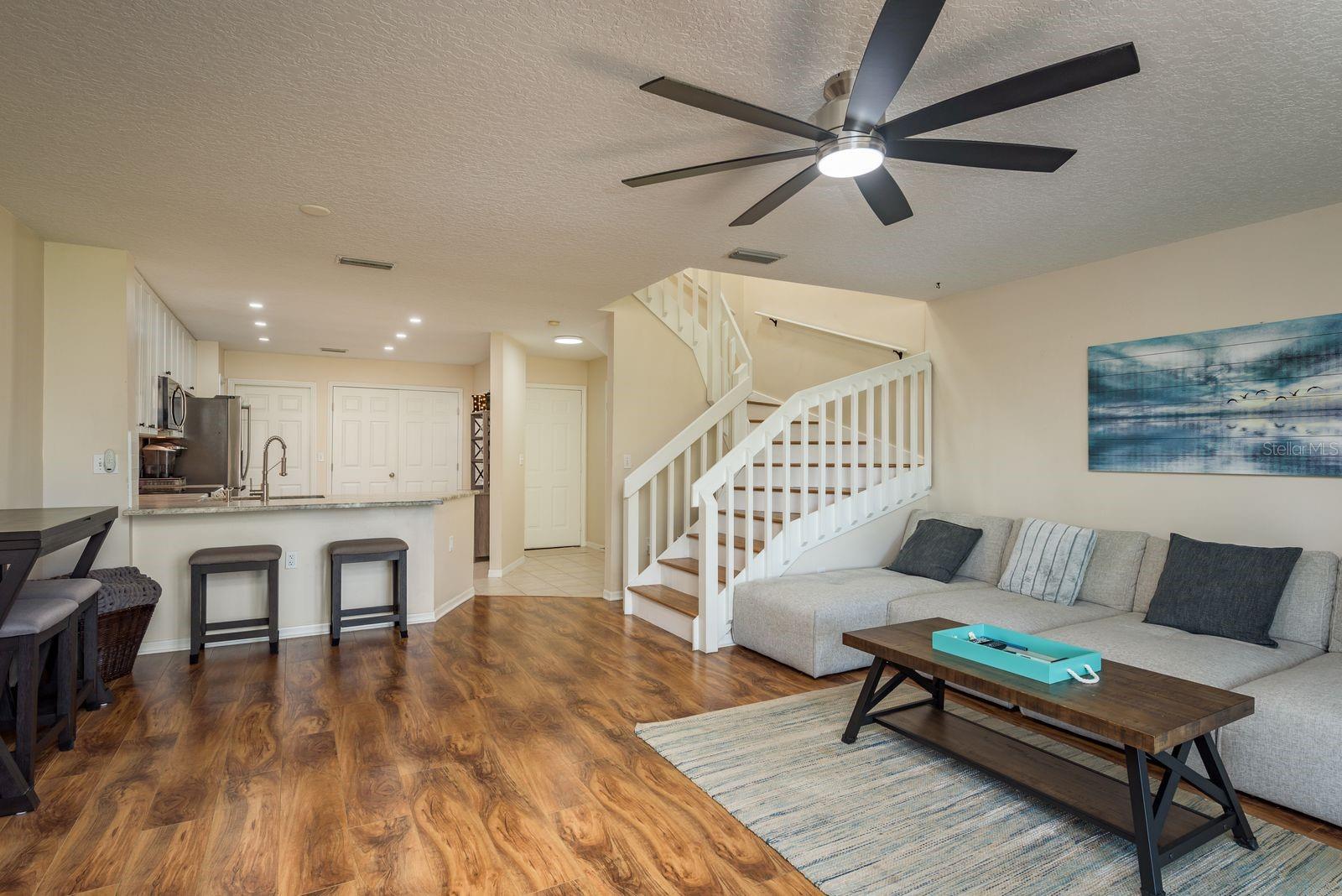 720 EARLS COURT