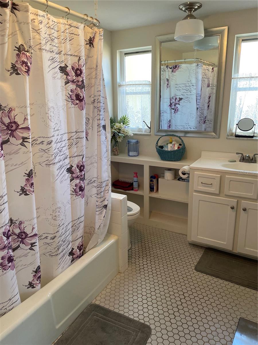 SOUTH VENICE - Residential Lease