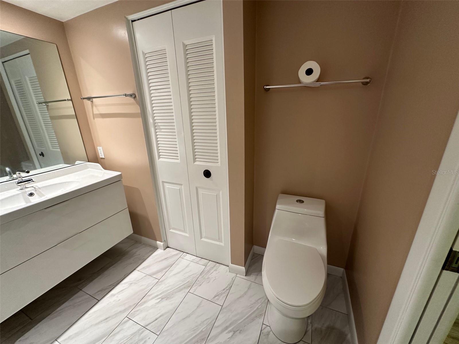 HOLIDAY LAKE VILLAS CONDO - Residential