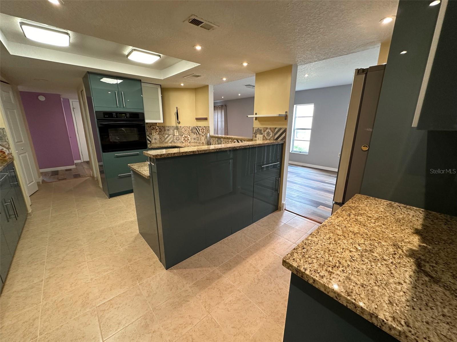 HOLIDAY LAKE VILLAS CONDO - Residential