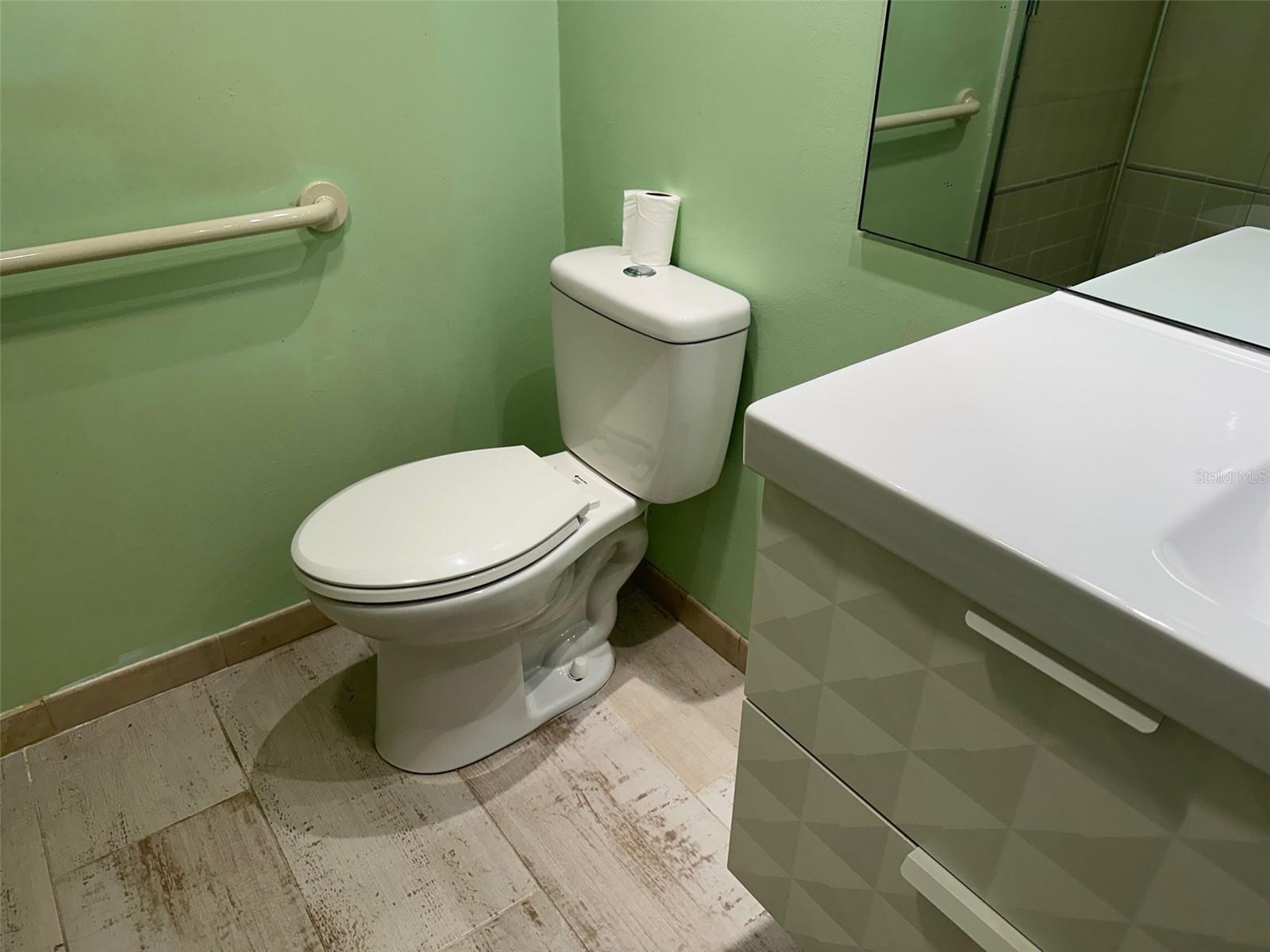 HOLIDAY LAKE VILLAS CONDO - Residential