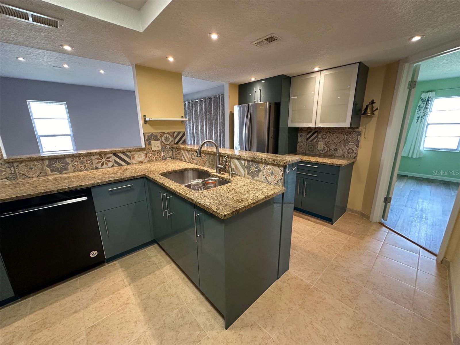 HOLIDAY LAKE VILLAS CONDO - Residential