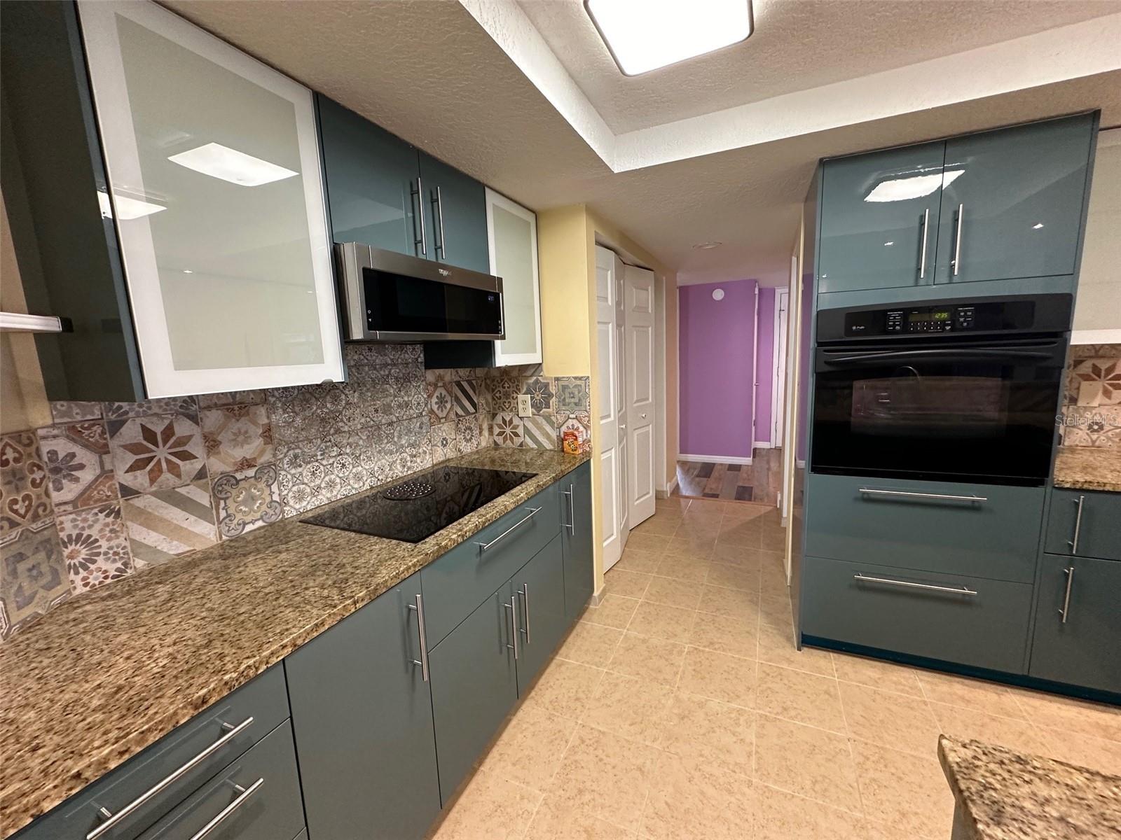 HOLIDAY LAKE VILLAS CONDO - Residential