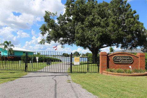 A home in WINTER HAVEN