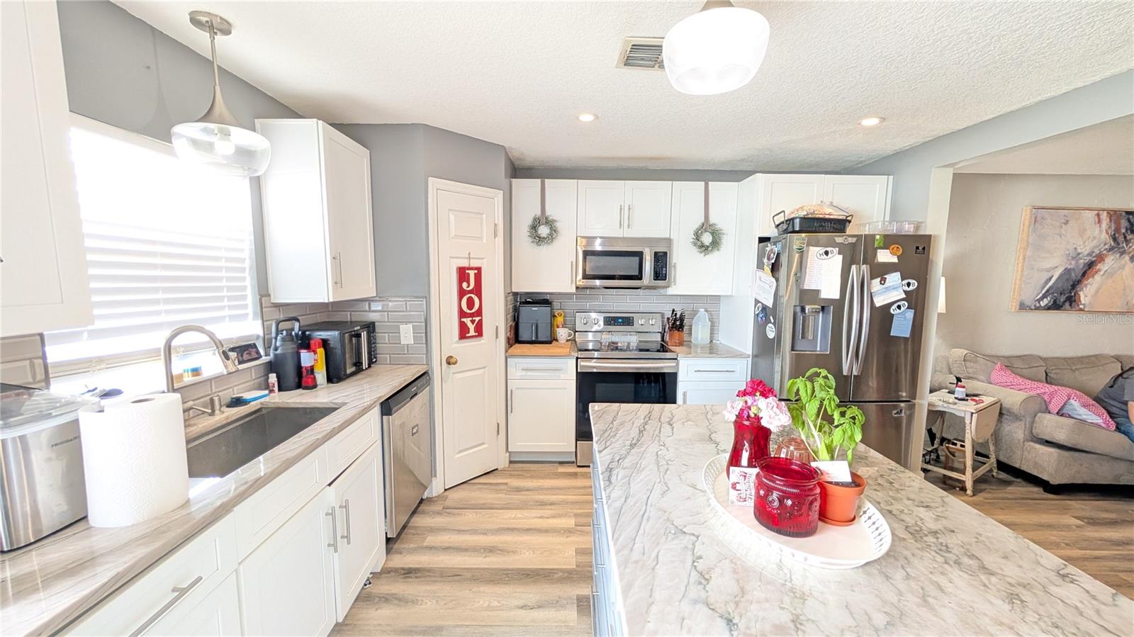 CROWN COLONY SUB - Residential Lease