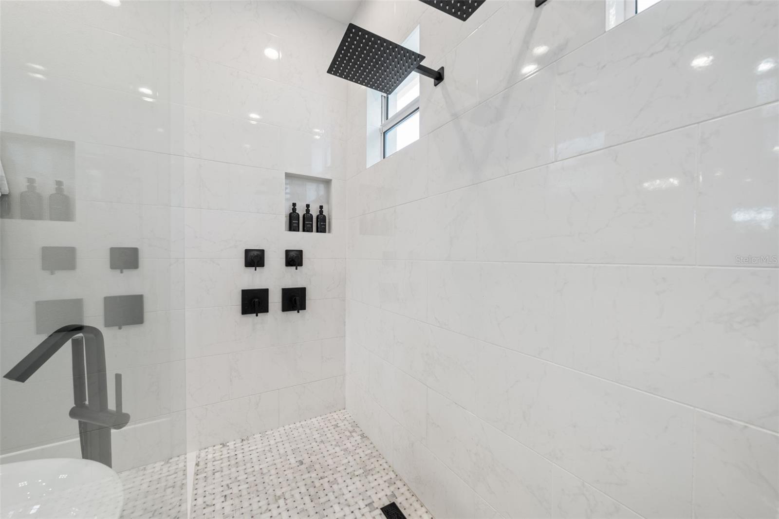 AQUALANE ESTATES 1ST UNIT - Residential