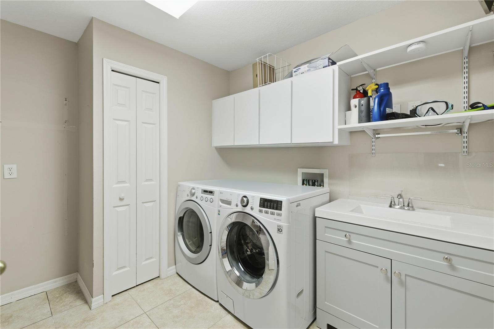 OAK TRAIL ESTATE - Residential Lease