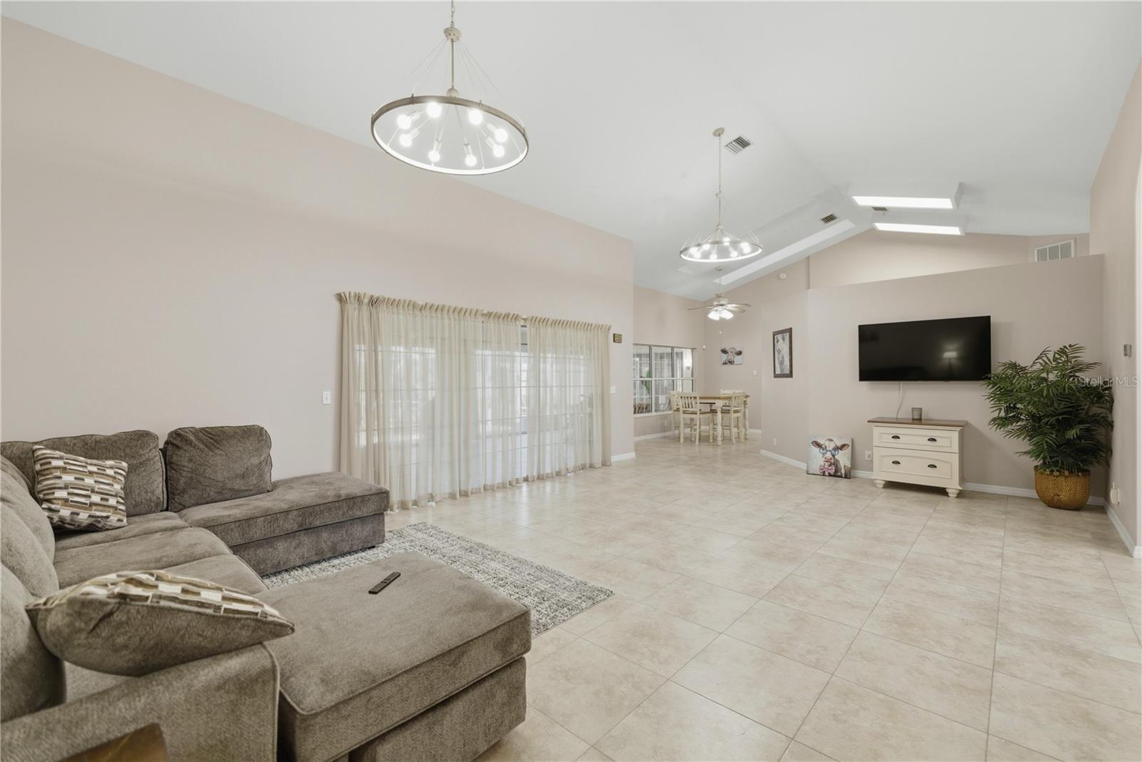 OAK TRAIL ESTATE - Residential Lease