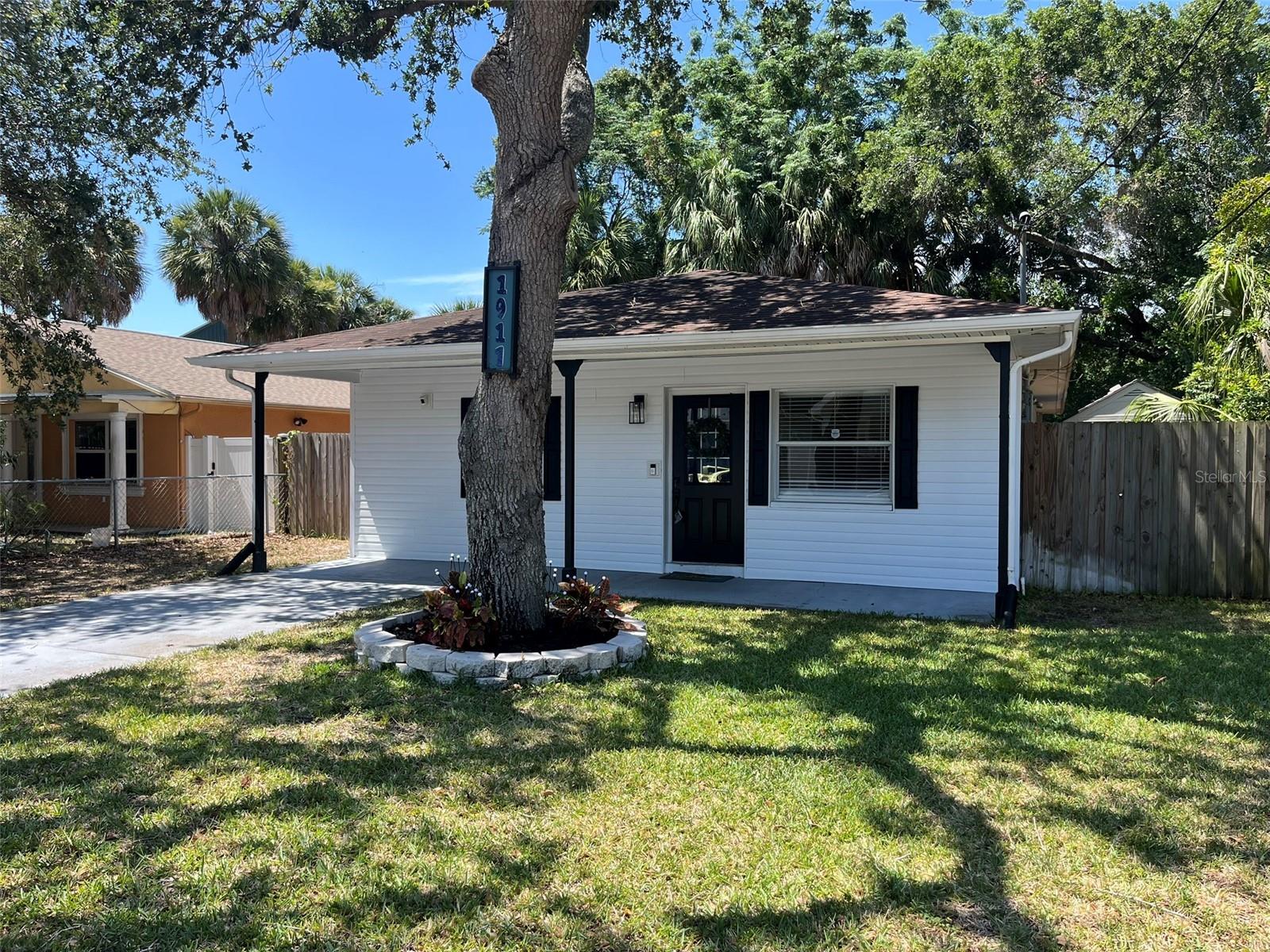 Spacious 3BR/2BA block home in the heart of Tampa! Features include tile floors, stainless steel appliances, granite countertops in the kitchen and baths, central AC, a tankless water heater, and an irrigation system. The smaller third bedroom is ideal as an office or for a daybed. Enjoy a fenced backyard with a covered porch, perfect for relaxing.
Located on a quiet horseshoe street with low traffic, surrounded by renovated cigar factories and new development. Next door, Winestream offers monthly wine tastings. Walk to Rick’s on the River (12 mins) or enjoy a quick drive or 30-minute stroll to Armature Works and the Riverwalk. Easy access to Downtown, Channelside, SOHO, airports, restaurants, shopping, and entertainment.