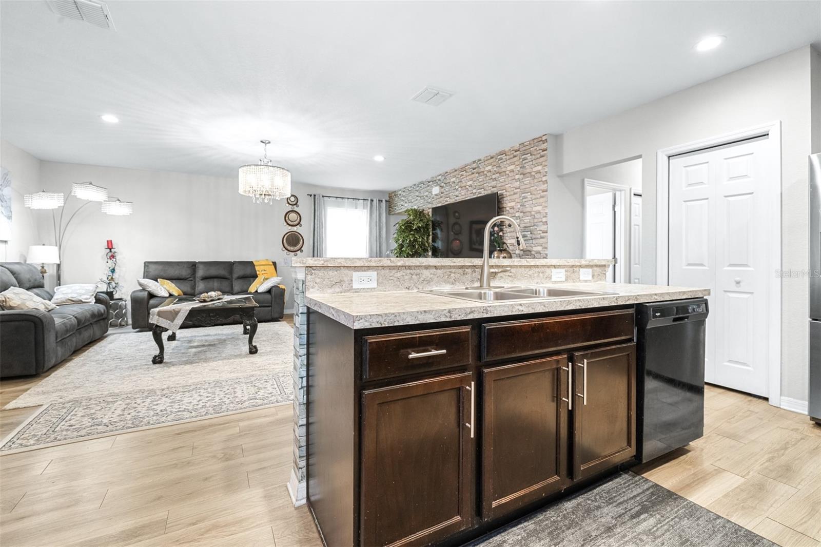 SYMMES COVE - Residential