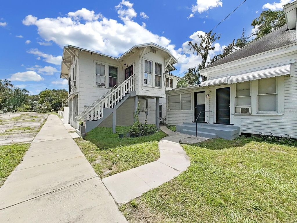 Photo of 601 W Baker Street, Plant City, FL 33563 (MLS # TB8489924)