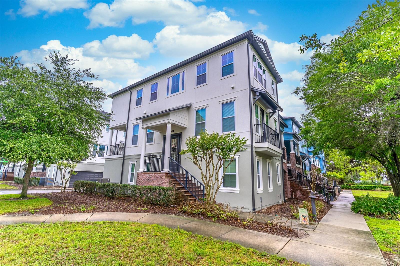 HAMPTONS - SECOND REP - Residential