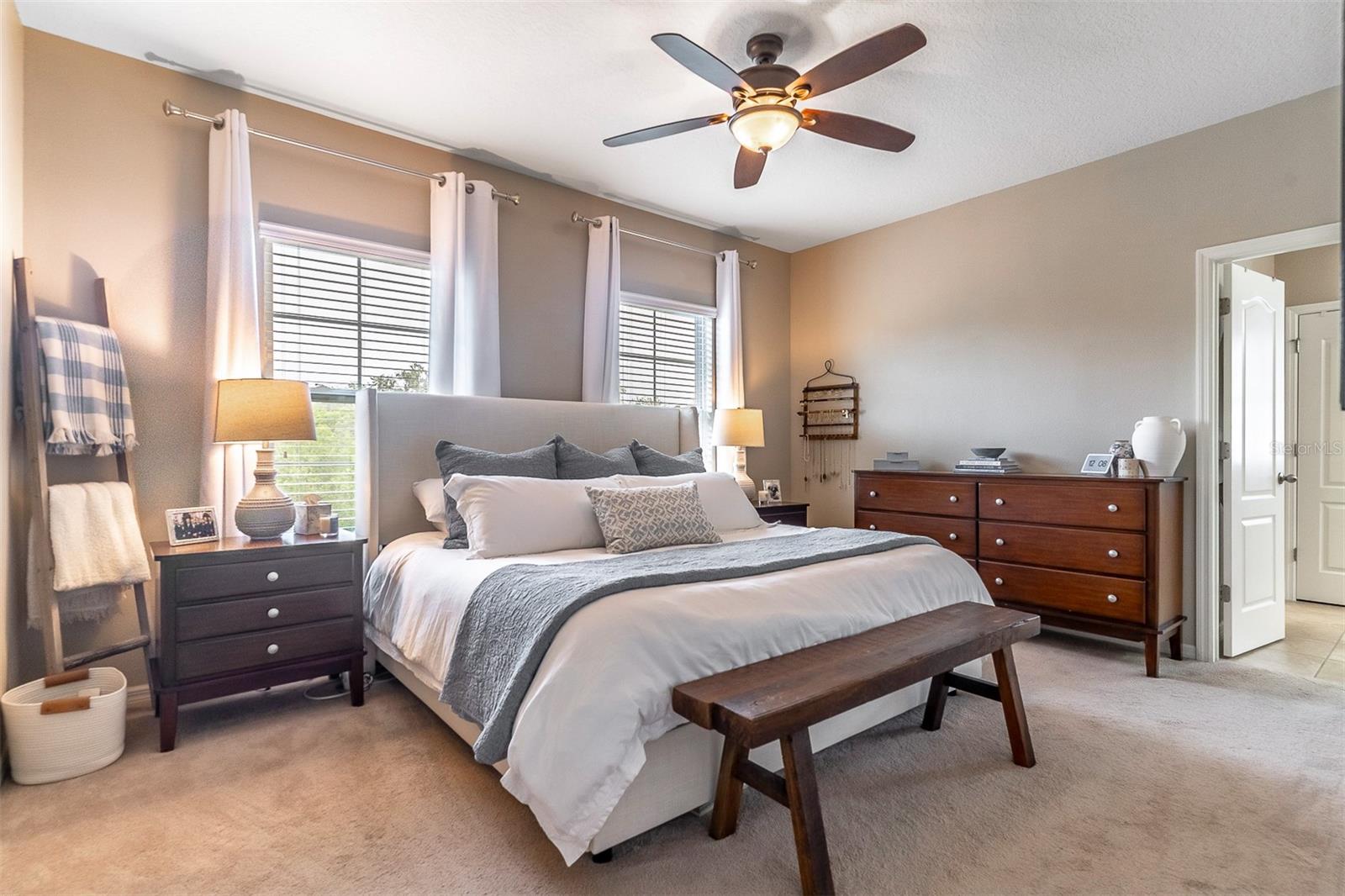 HAMPTONS - SECOND REP - Residential