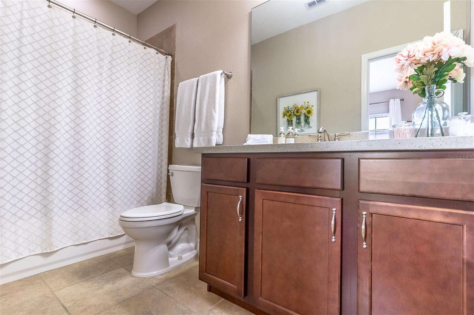 HAMPTONS - SECOND REP - Residential