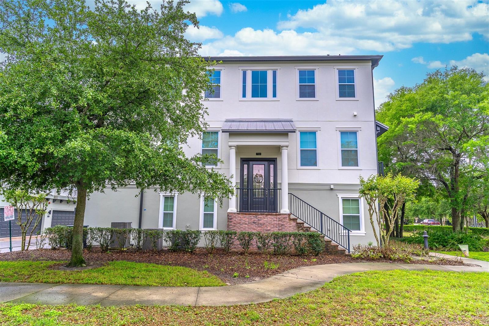 HAMPTONS - SECOND REP - Residential