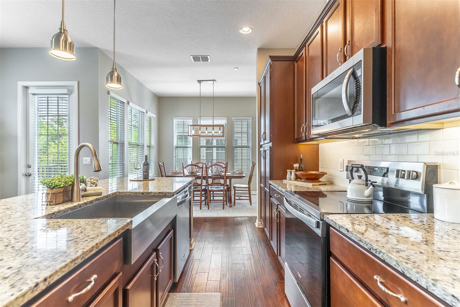 HAMPTONS - SECOND REP - Residential