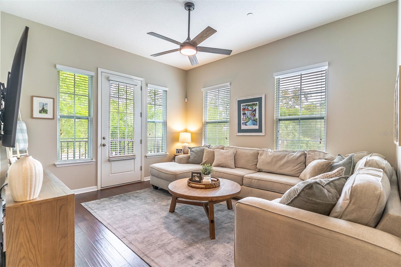 HAMPTONS - SECOND REP - Residential