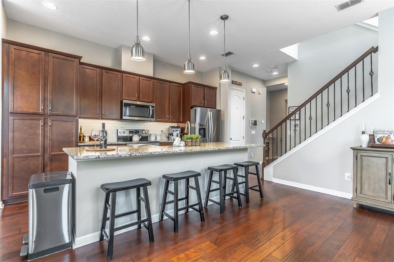 HAMPTONS - SECOND REP - Residential