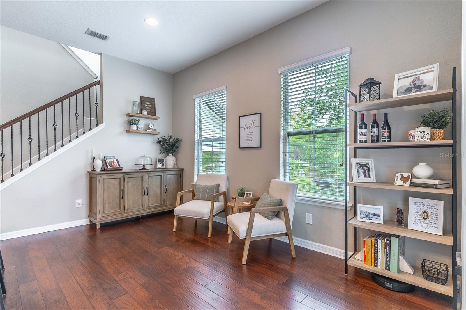 HAMPTONS - SECOND REP - Residential