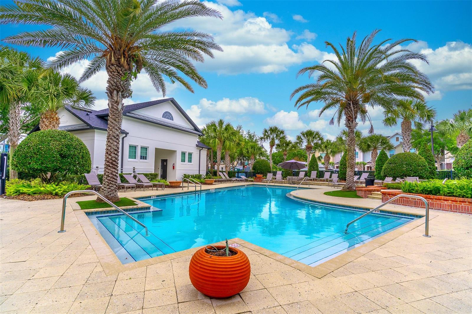 HAMPTONS - SECOND REP - Residential