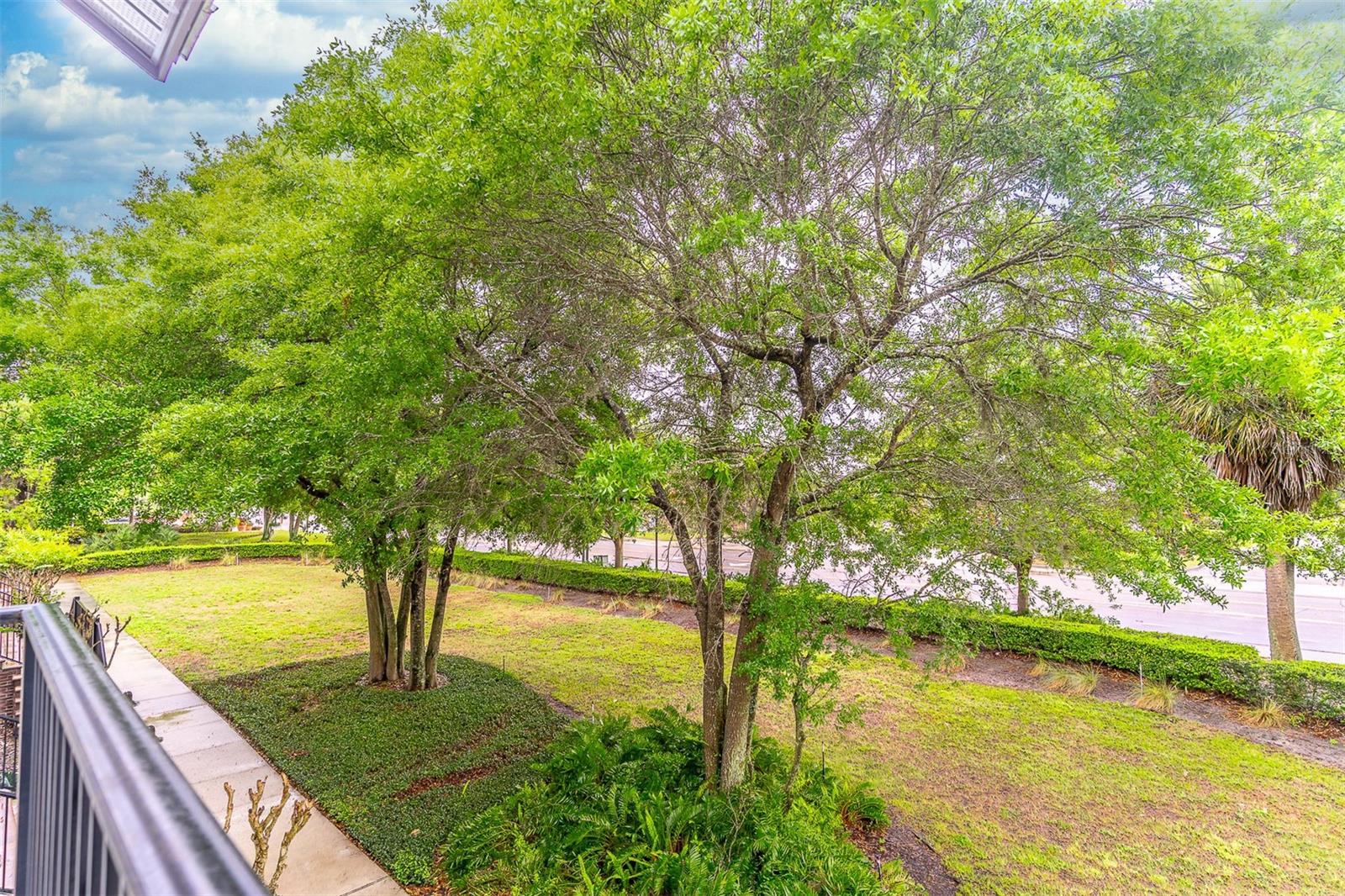 HAMPTONS - SECOND REP - Residential