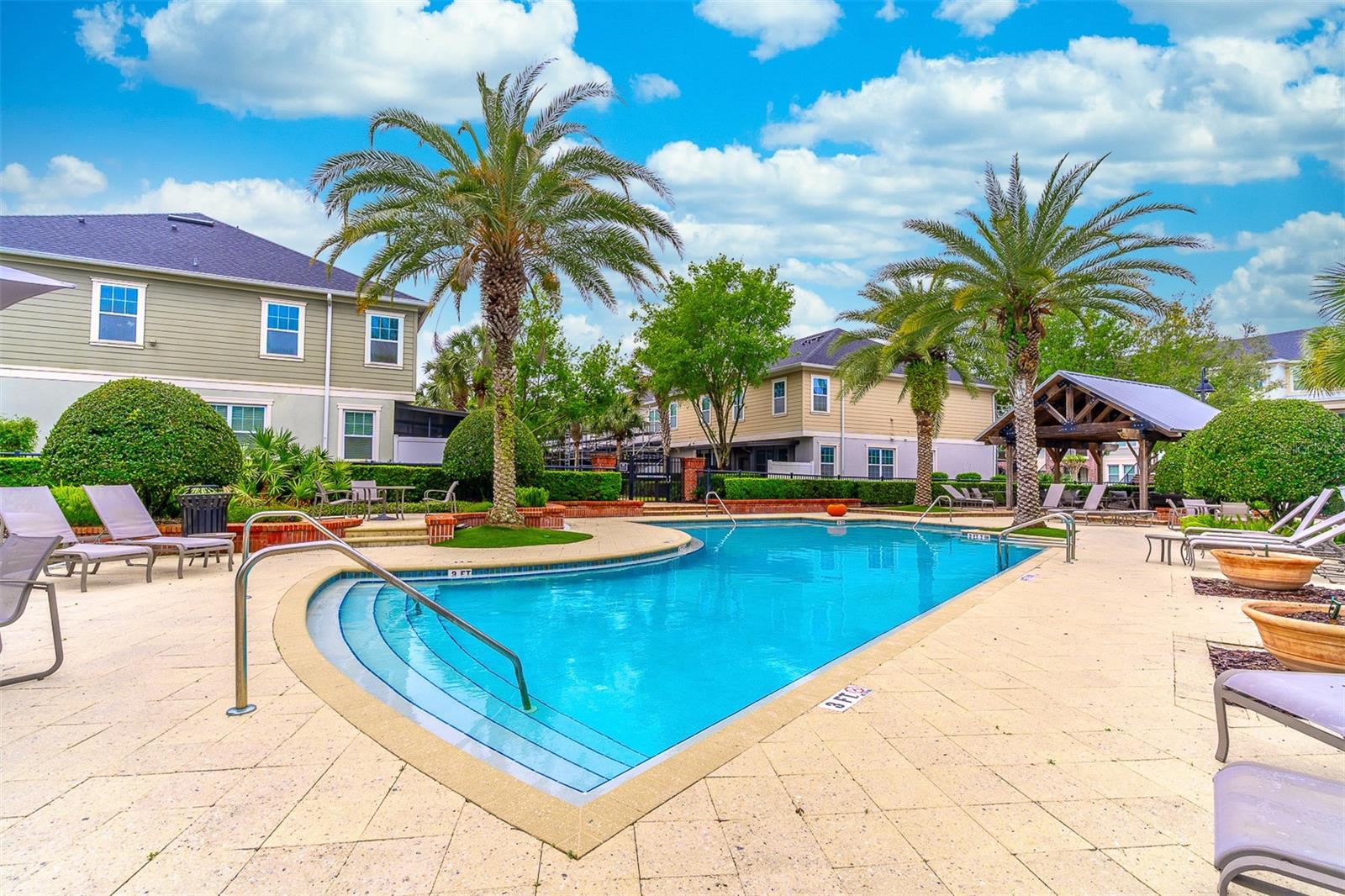 HAMPTONS - SECOND REP - Residential