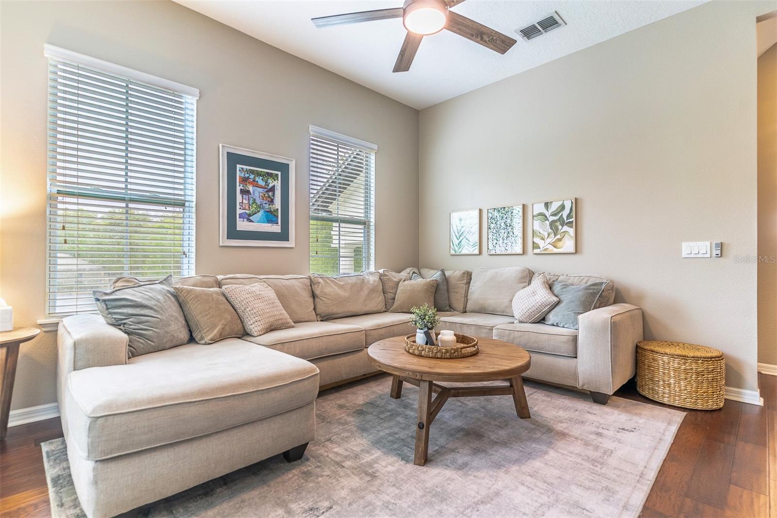 HAMPTONS - SECOND REP - Residential