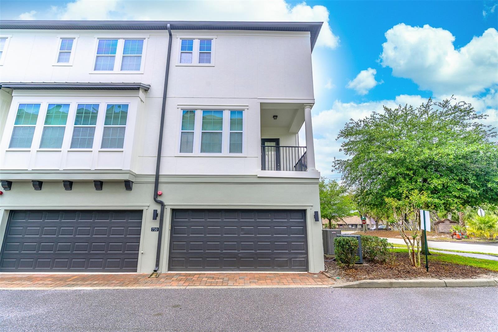 HAMPTONS - SECOND REP - Residential