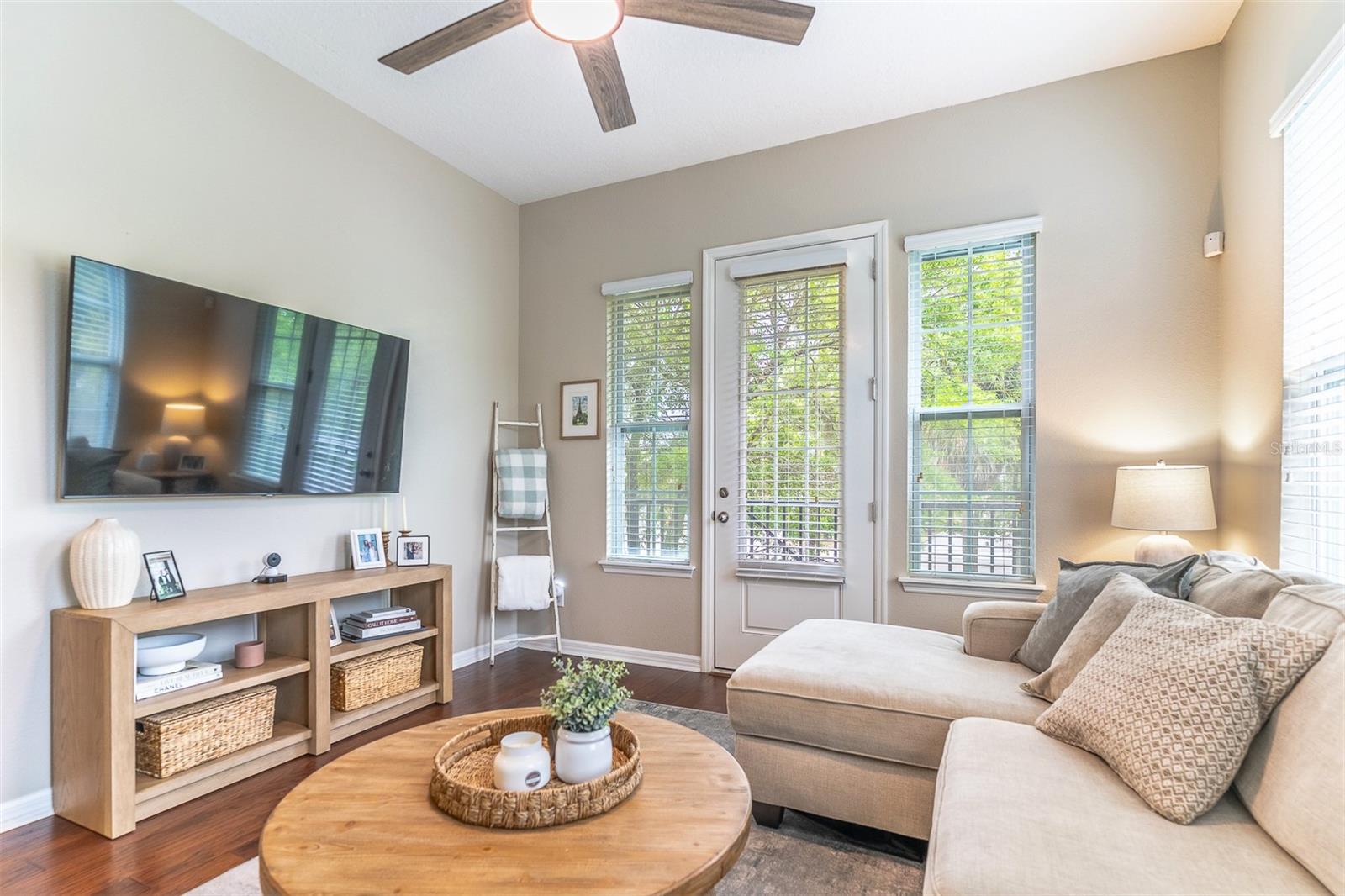 HAMPTONS - SECOND REP - Residential