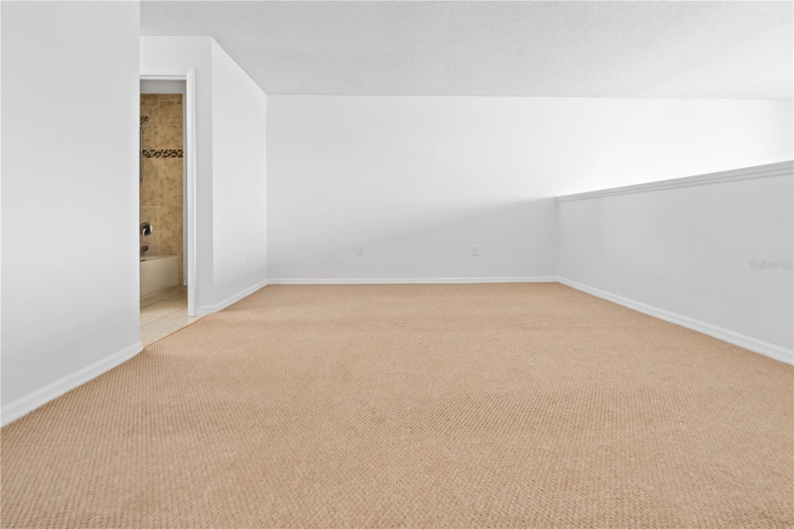 ROYAL ARMS CONDO - Residential