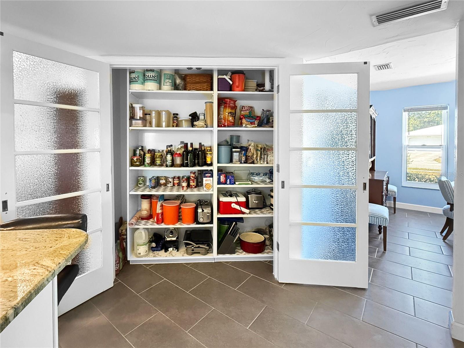 COUNTRY MEADOWS - Residential