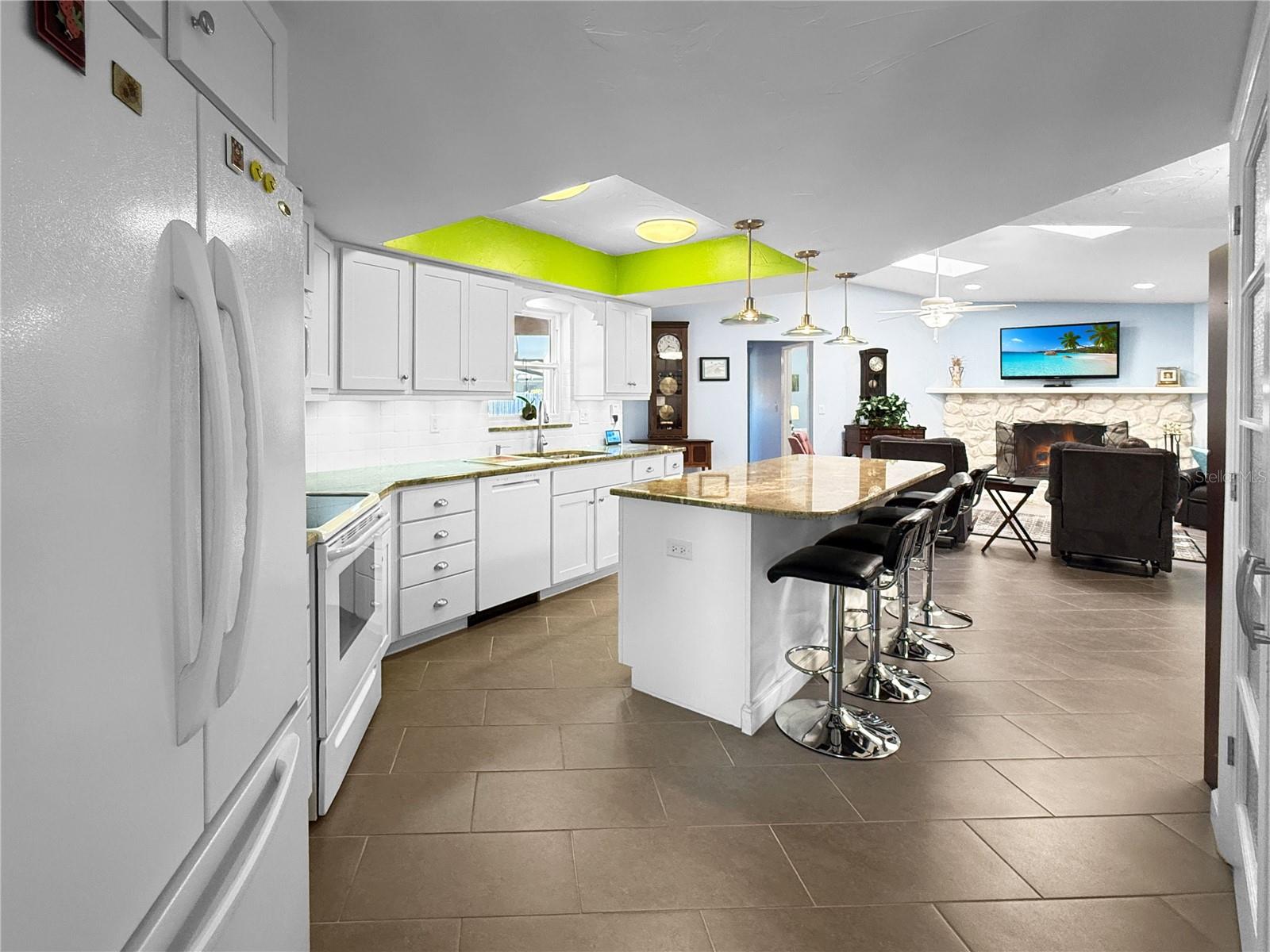 COUNTRY MEADOWS - Residential