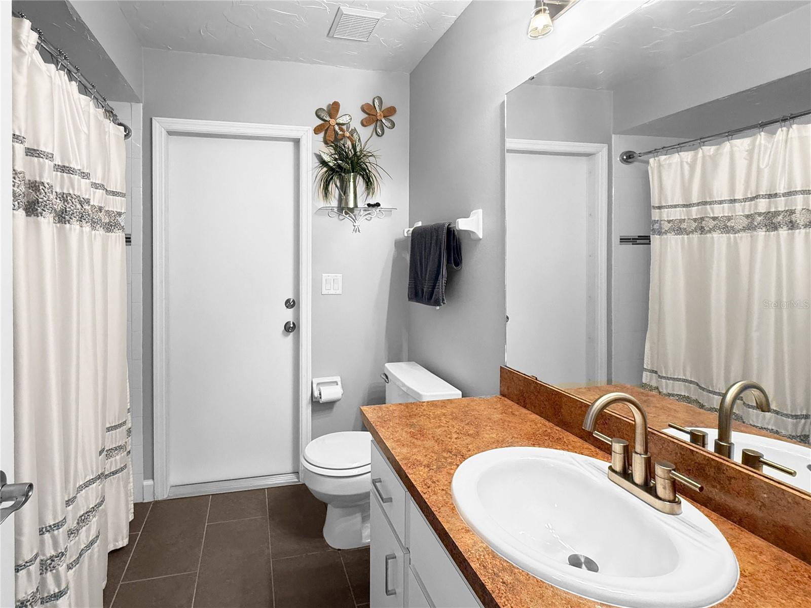 COUNTRY MEADOWS - Residential