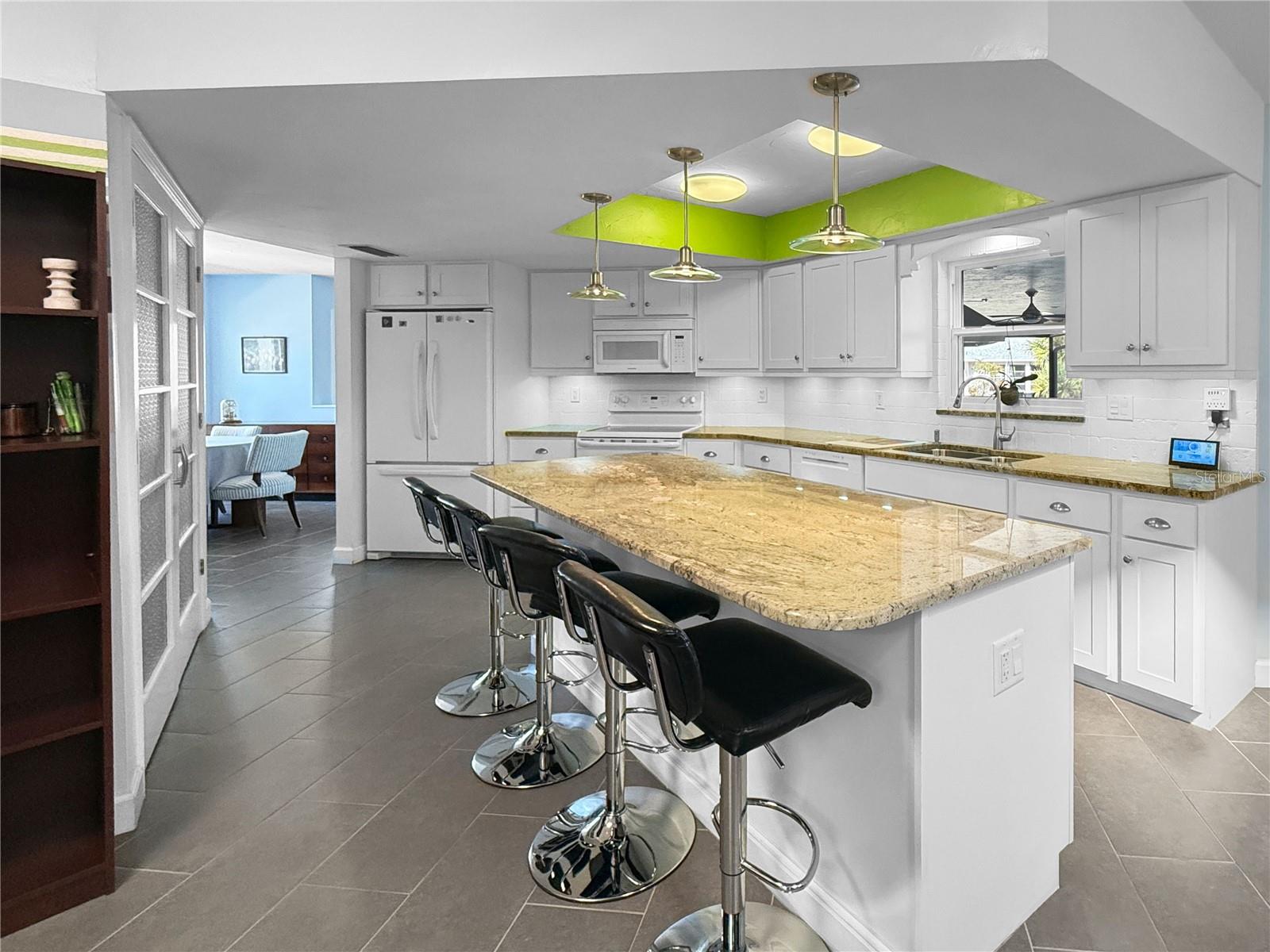 COUNTRY MEADOWS - Residential