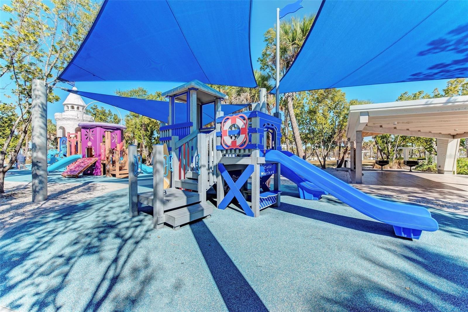 SIESTA ISLES - Residential