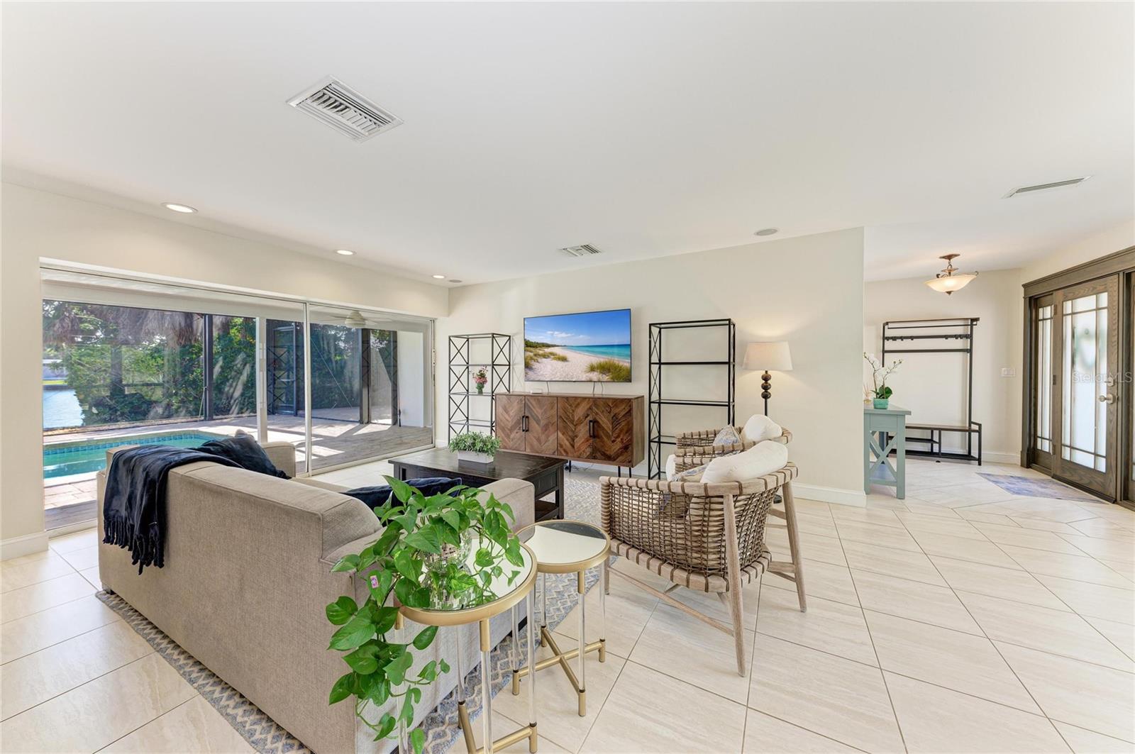 SIESTA ISLES - Residential