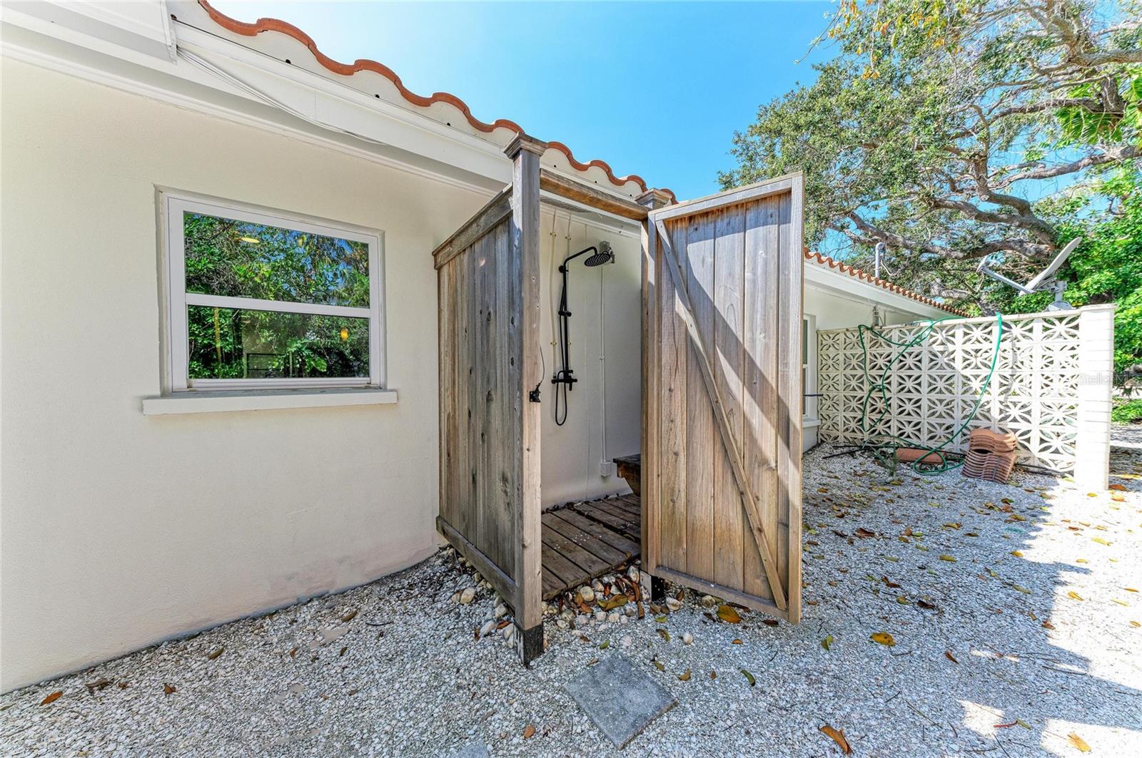 SIESTA ISLES - Residential