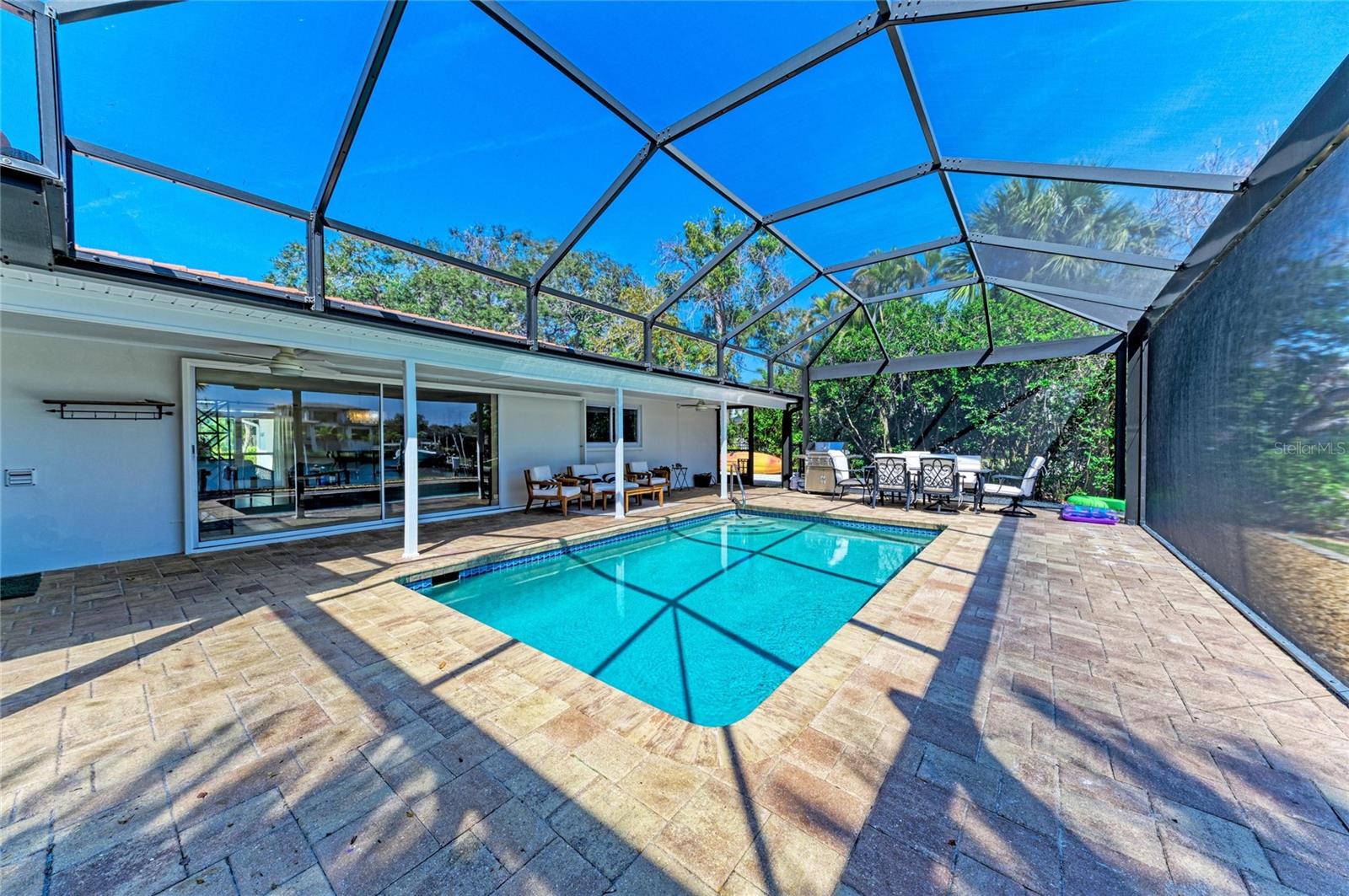 SIESTA ISLES - Residential